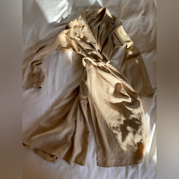 Camel color spring light weight trench coat - Picture 3 of 4